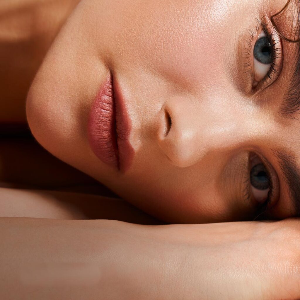 detailní záběr na ženskou tvář